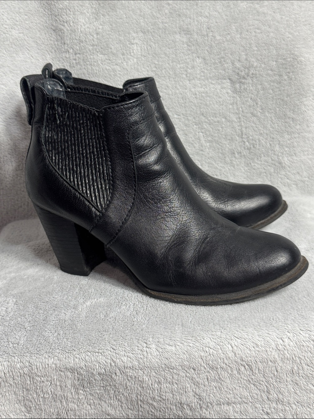 UGG Cobie II Leather Heeled Ankle Black Boots Size 9